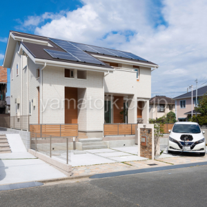 ［京都府精華町］ダブル断熱仕様で電気を自給自足するZEH（ゼロエネルギーハウス）ヤマト住建モデルハウスの外観